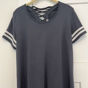 PINK ROSE JERSEY DRESS. SIZE M. Pit to pit 18”. Shoulder to bottom 36”